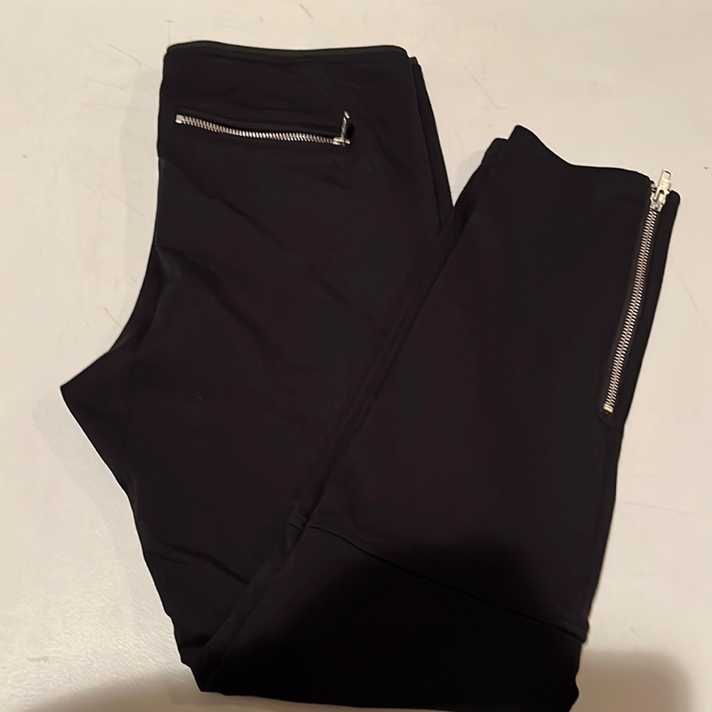 Elizibeth & James size 10 black stretch zip front pants skinny zip back leg